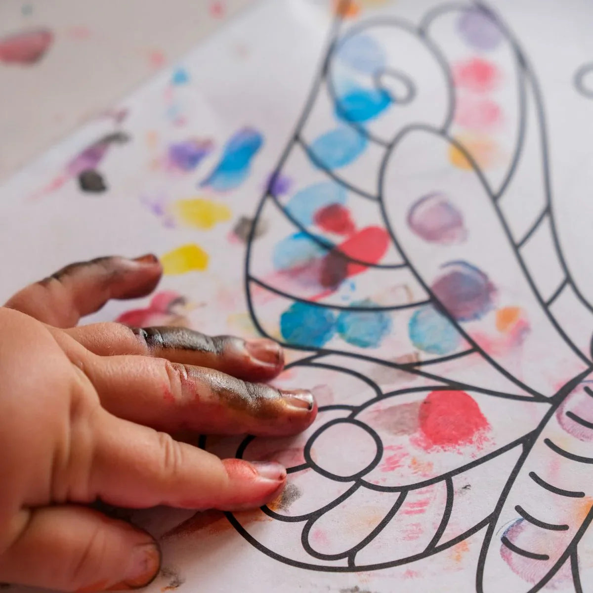FINGER PARTY – Balíček 3 omalovánek + barevná paletka (3×44 stran, od 1 roku)