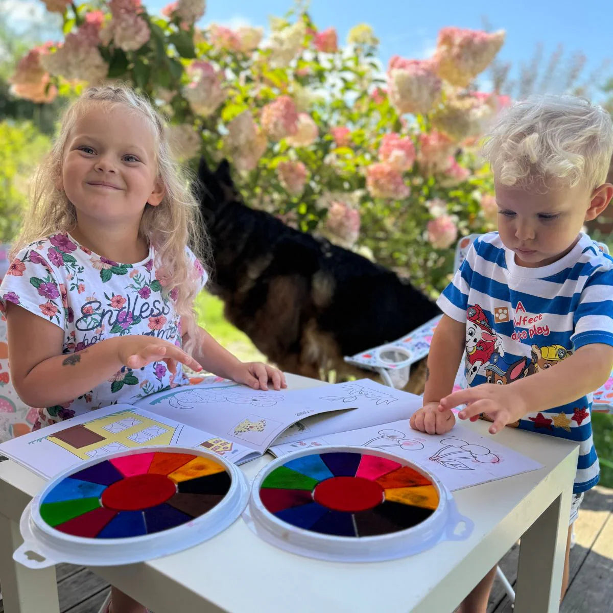 FINGER PARTY – Balíček 3 omalovánek + barevná paletka (3×44 stran, od 1 roku)