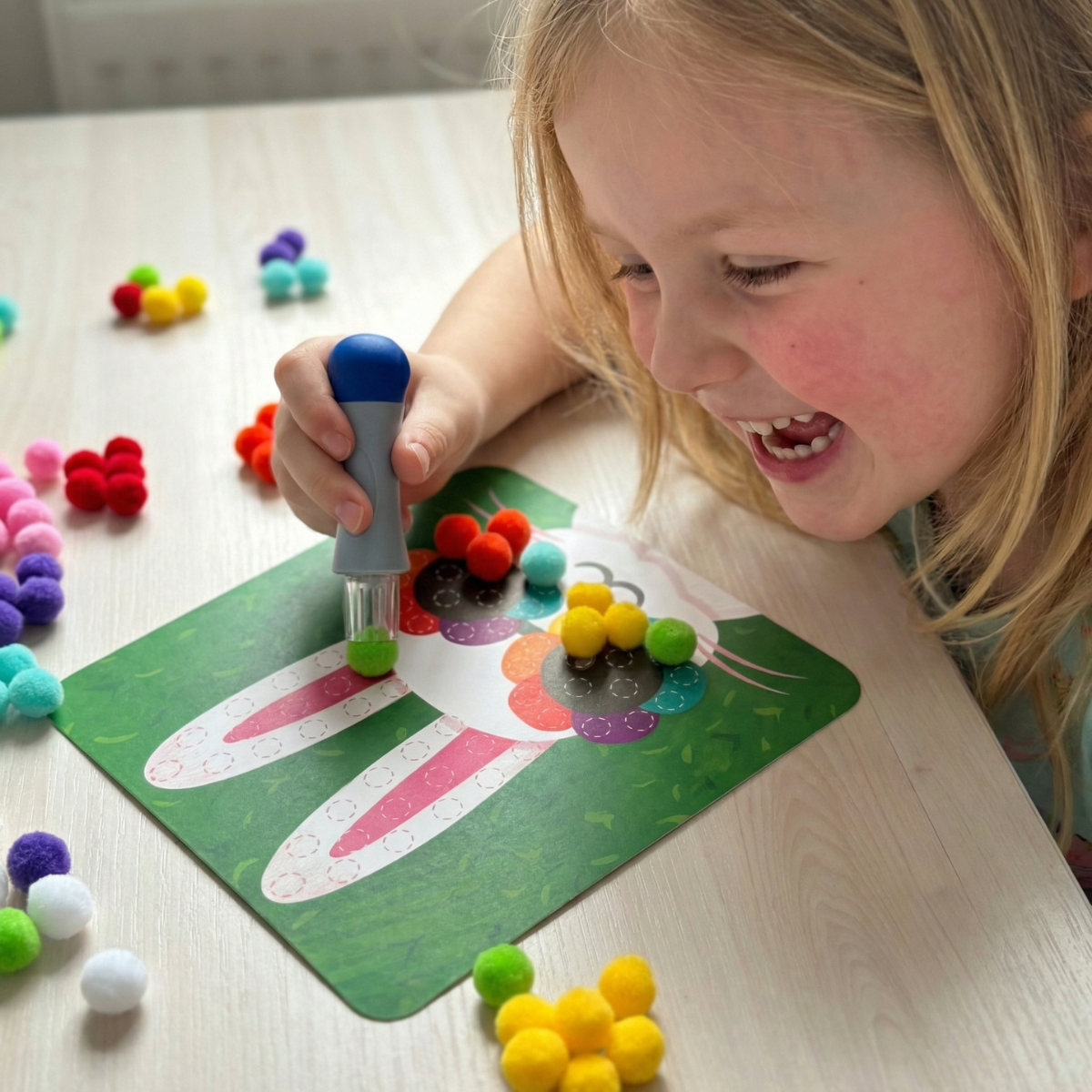 SMYSLOVÝ KREATIVNÍ BALÍČEK: Pom Pom Kit & Tufting Kit