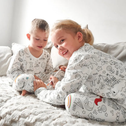 Dvoudílné dětské pyžamo „Vybarvi si mě“ – Princezny a jednorožci (4+ roky)