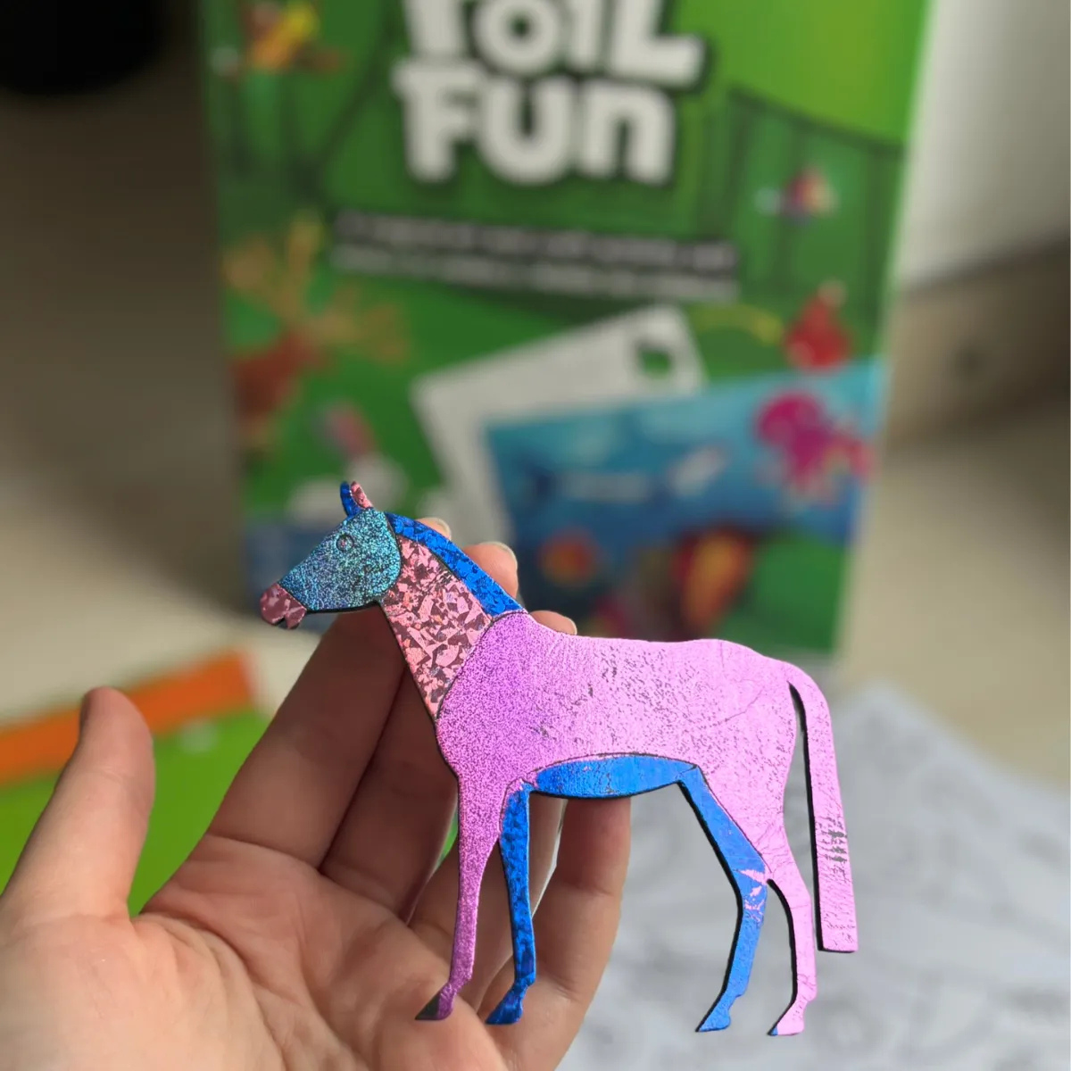 Foil Fun: Svět zvířat – třpytivé obrázky zvířátek bez nepořádku! (4+ roky)