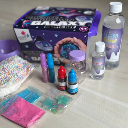 Galaxy Slime – vytvoř třpytivý vesmírný sliz, který svítí ve tmě! (4+ roky)