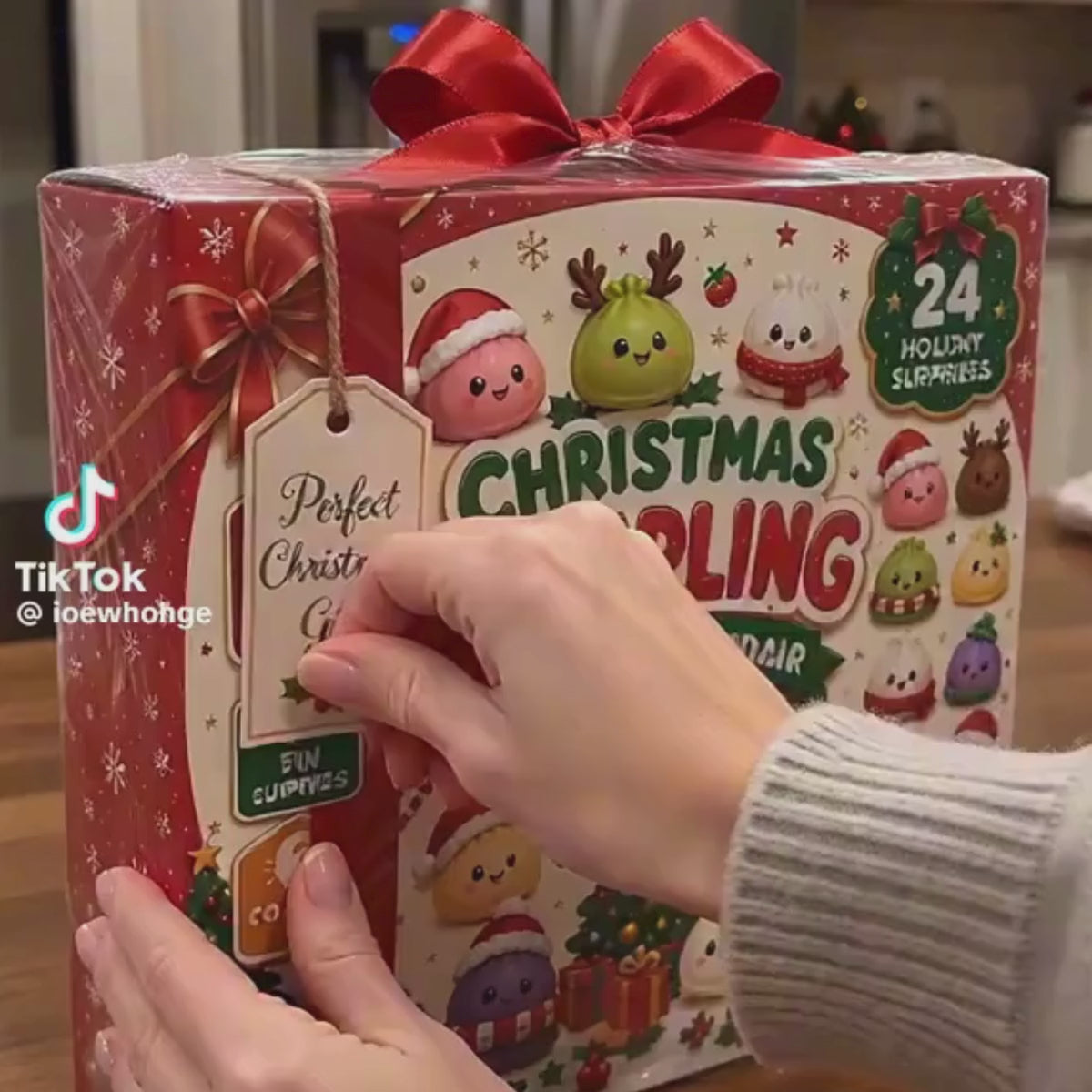 Vánoční Squishy adventní kalendář – 24 tajemných squishy hraček (3+ roky)