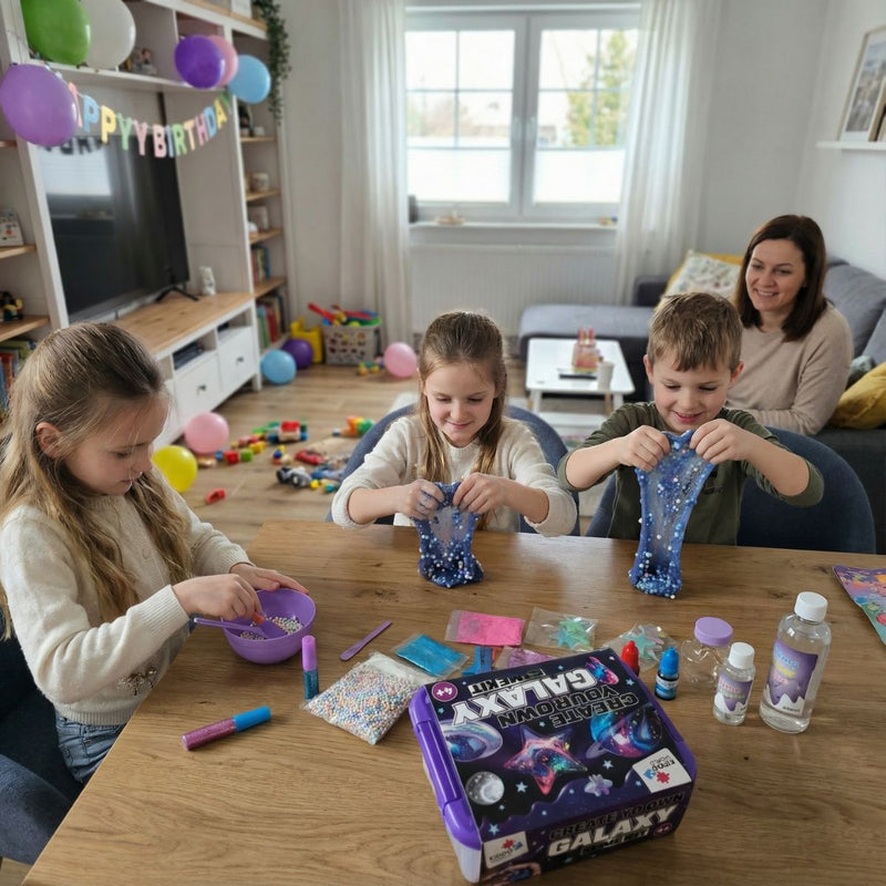 Fotka od zákazníka: děti tvoří s DIY Slime Squishies – Galaxie